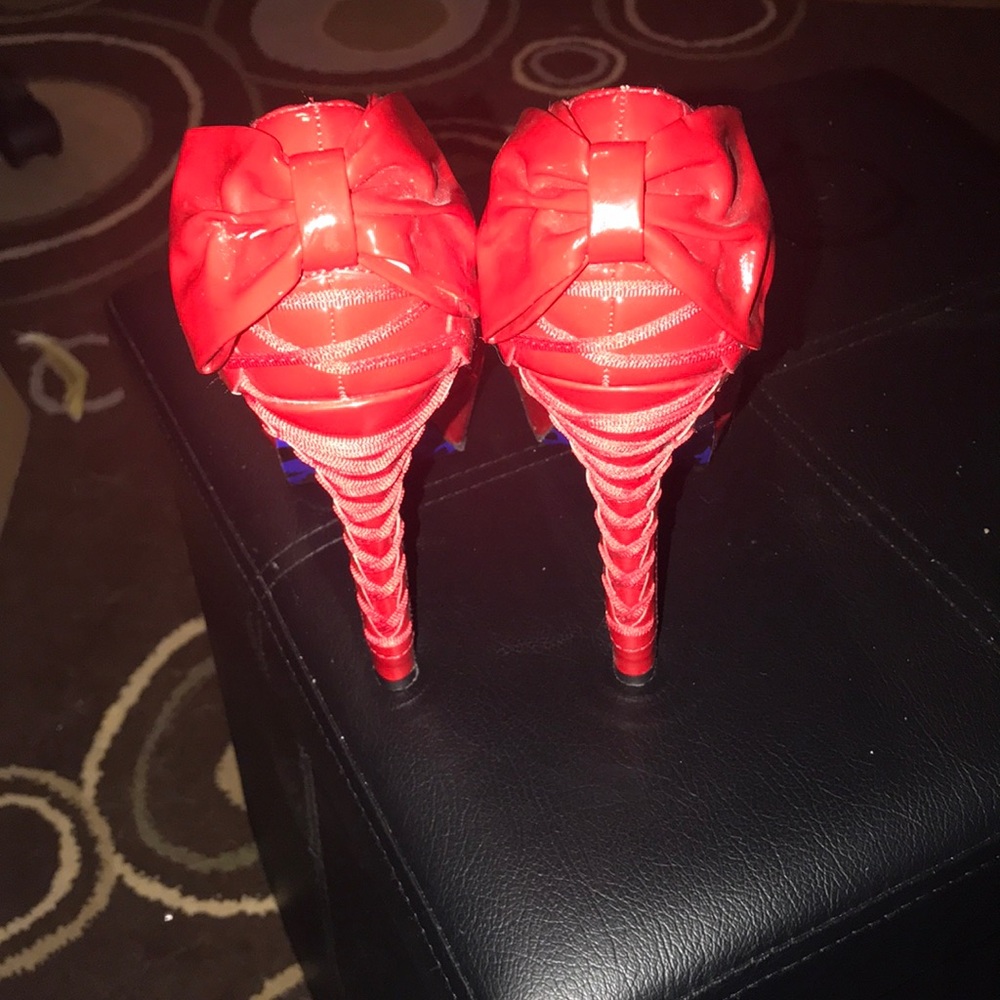 Red bowed pumps